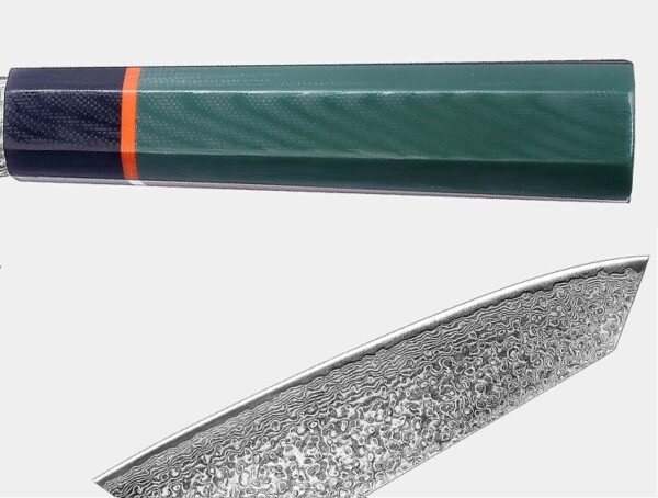 Close-up of the 20.1cm Damascus steel blade on the Kiritsuke chef’s knife, showcasing the sharp edge and intricate layered pattern