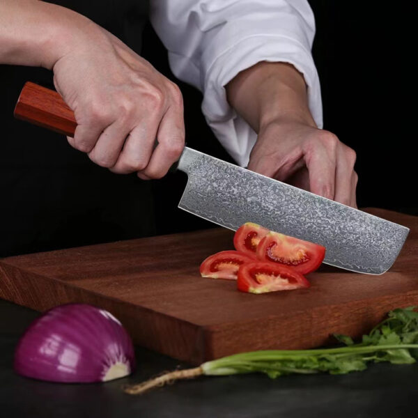 Nakiri chef’s knife with 17.5cm Damascus steel blade and 2.2mm spine thickness at heel.