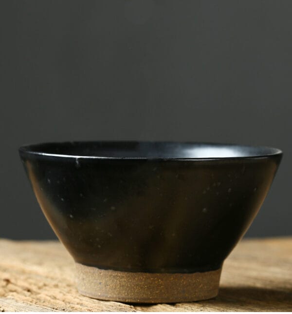 Black colour glaze ramen bowl, designed for serving ramen, udon, and other Japanese noodle dishes